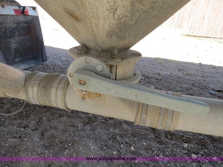 image for item B2296 1970 Fruehauf 40' aluminum pneumatic dry bulk trailer