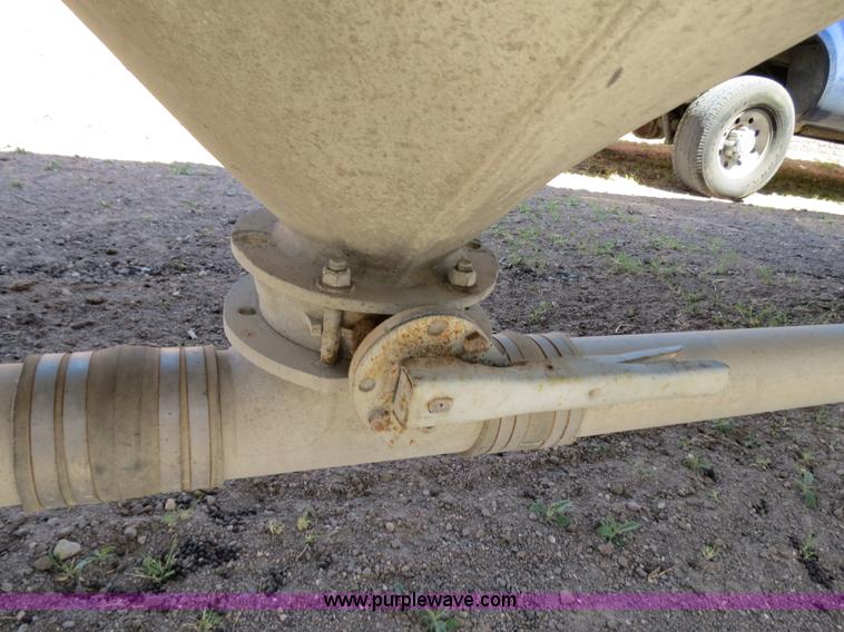 image for item B2296 1970 Fruehauf 40' aluminum pneumatic dry bulk trailer