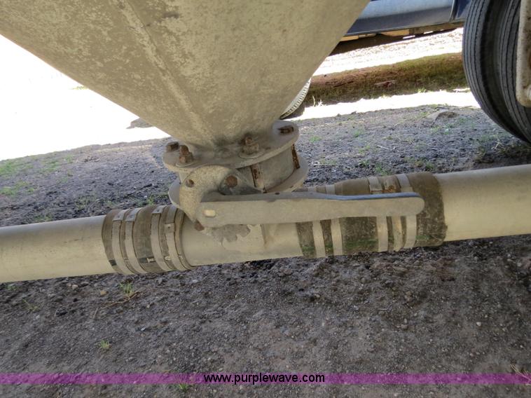 image for item B2296 1970 Fruehauf 40' aluminum pneumatic dry bulk trailer