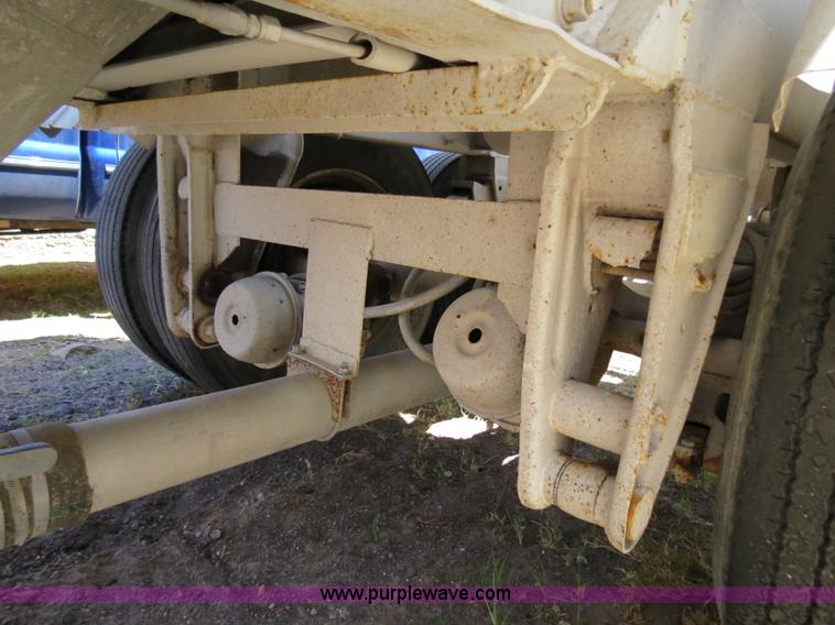 image for item B2296 1970 Fruehauf 40' aluminum pneumatic dry bulk trailer