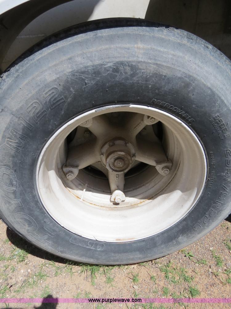 image for item B2296 1970 Fruehauf 40' aluminum pneumatic dry bulk trailer