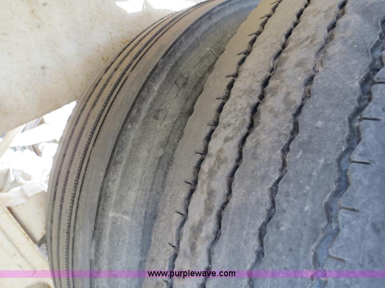 image for item B2296 1970 Fruehauf 40' aluminum pneumatic dry bulk trailer