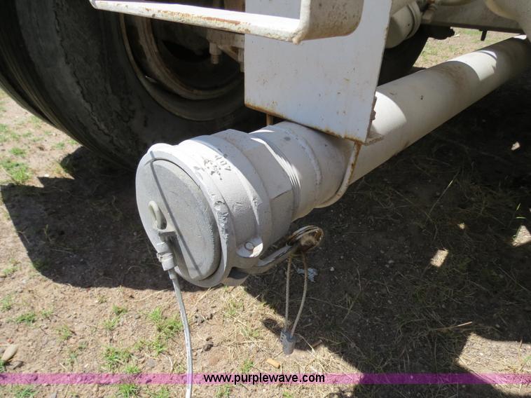 image for item B2296 1970 Fruehauf 40' aluminum pneumatic dry bulk trailer