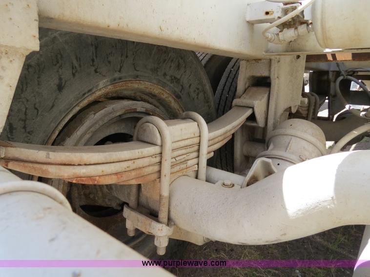 image for item B2296 1970 Fruehauf 40' aluminum pneumatic dry bulk trailer