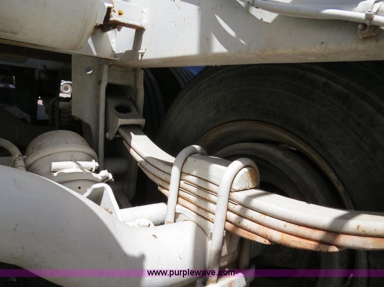 image for item B2296 1970 Fruehauf 40' aluminum pneumatic dry bulk trailer