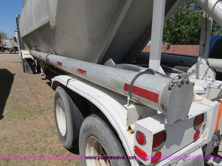 image for item B2296 1970 Fruehauf 40' aluminum pneumatic dry bulk trailer