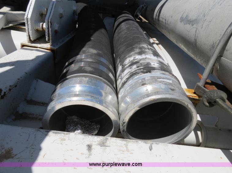 image for item B2296 1970 Fruehauf 40' aluminum pneumatic dry bulk trailer