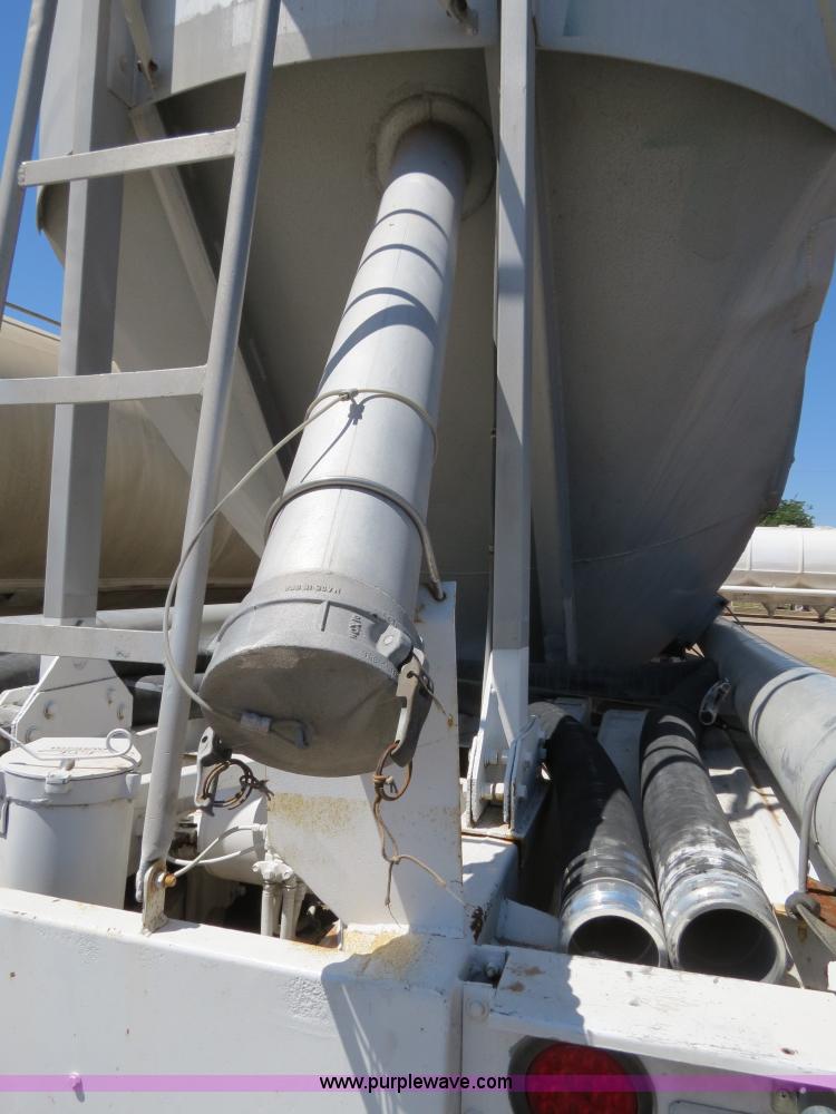 image for item B2296 1970 Fruehauf 40' aluminum pneumatic dry bulk trailer