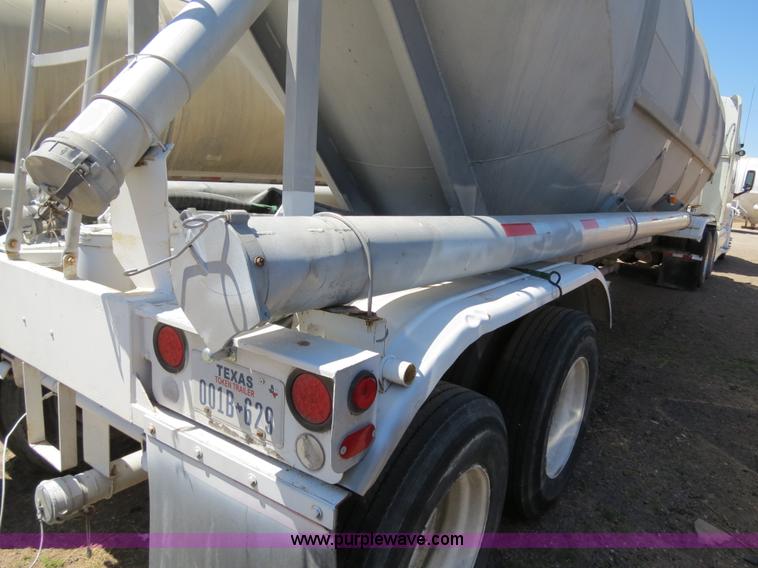 image for item B2296 1970 Fruehauf 40' aluminum pneumatic dry bulk trailer
