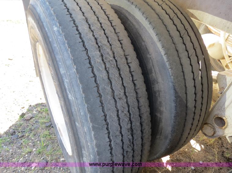 image for item B2296 1970 Fruehauf 40' aluminum pneumatic dry bulk trailer