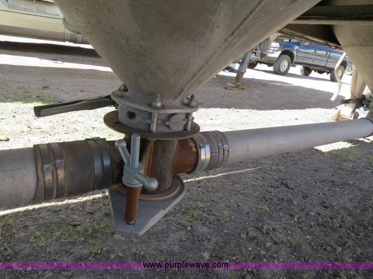 image for item B2296 1970 Fruehauf 40' aluminum pneumatic dry bulk trailer