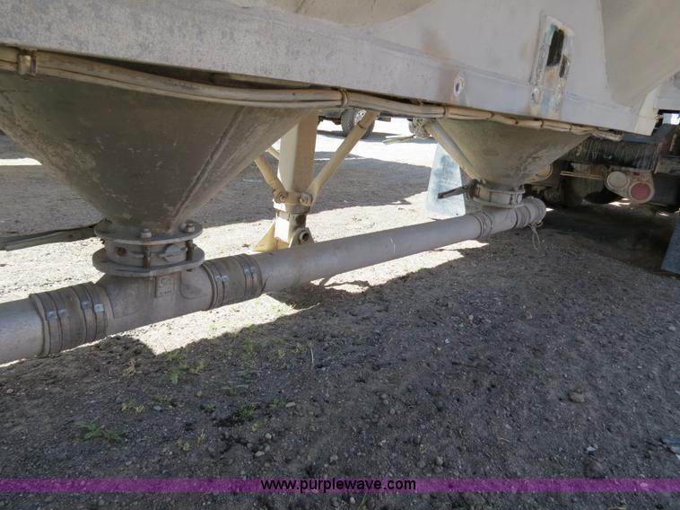 image for item B2296 1970 Fruehauf 40' aluminum pneumatic dry bulk trailer