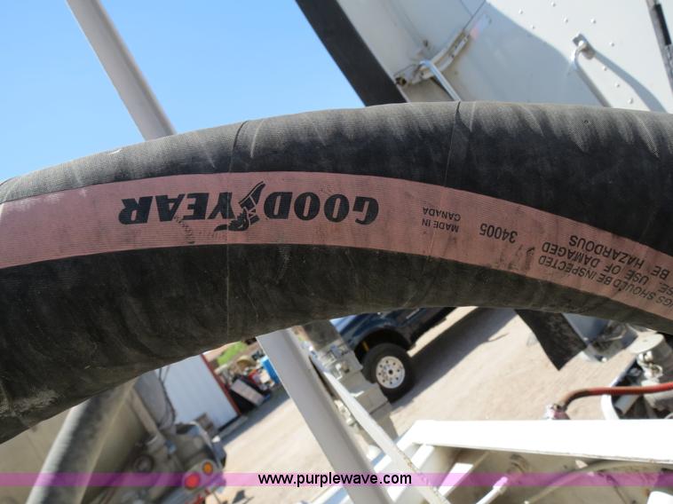 image for item B2296 1970 Fruehauf 40' aluminum pneumatic dry bulk trailer