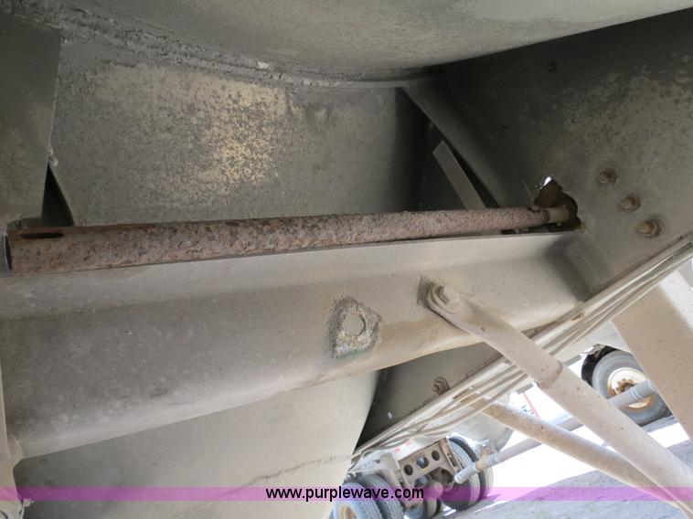 image for item B2296 1970 Fruehauf 40' aluminum pneumatic dry bulk trailer