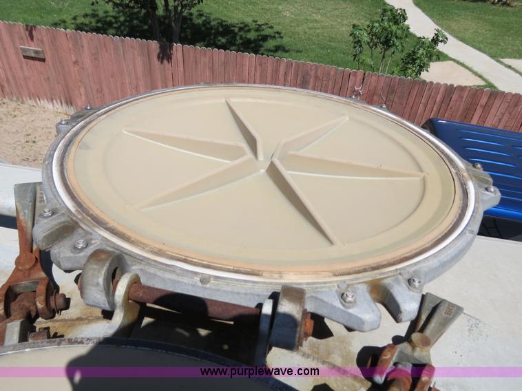 image for item B2296 1970 Fruehauf 40' aluminum pneumatic dry bulk trailer