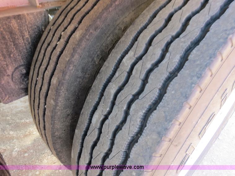 image for item B2297 2011 EXA 42' pneumatic dry bulk trailer