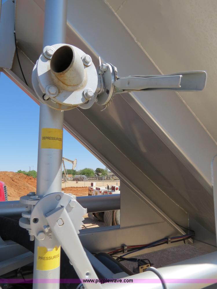 image for item B2297 2011 EXA 42' pneumatic dry bulk trailer