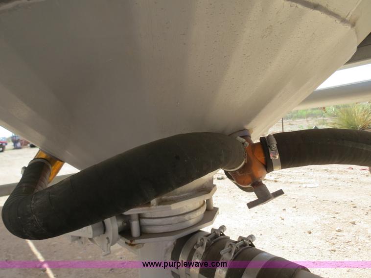 image for item B2297 2011 EXA 42' pneumatic dry bulk trailer