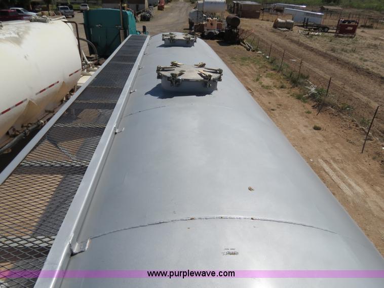 image for item B2297 2011 EXA 42' pneumatic dry bulk trailer