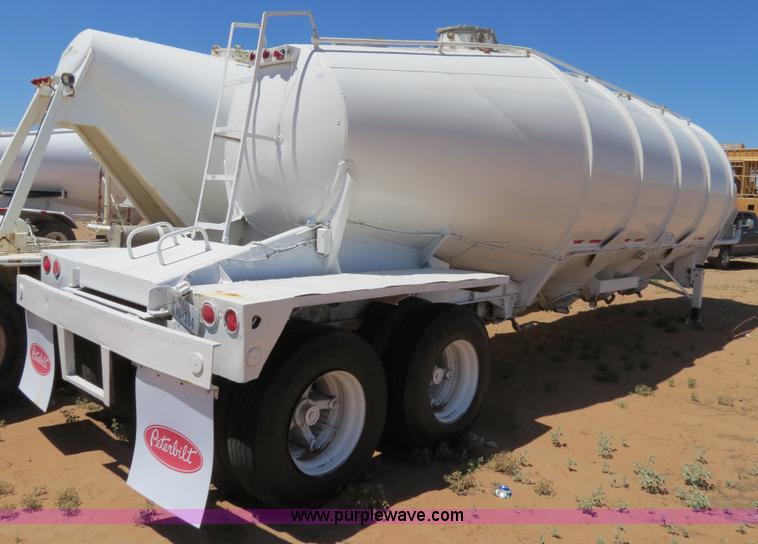image for item B2298 1965 Fruehauf 40' aluminum pneumatic dry bulk trailer