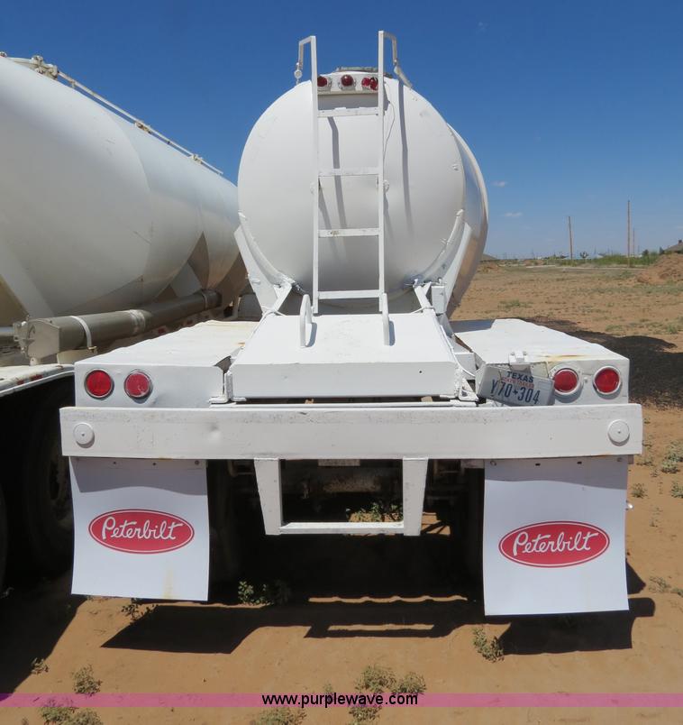 image for item B2298 1965 Fruehauf 40' aluminum pneumatic dry bulk trailer