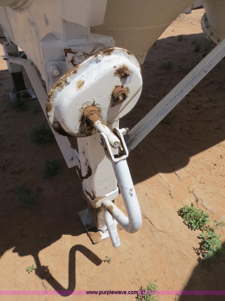 image for item B2298 1965 Fruehauf 40' aluminum pneumatic dry bulk trailer