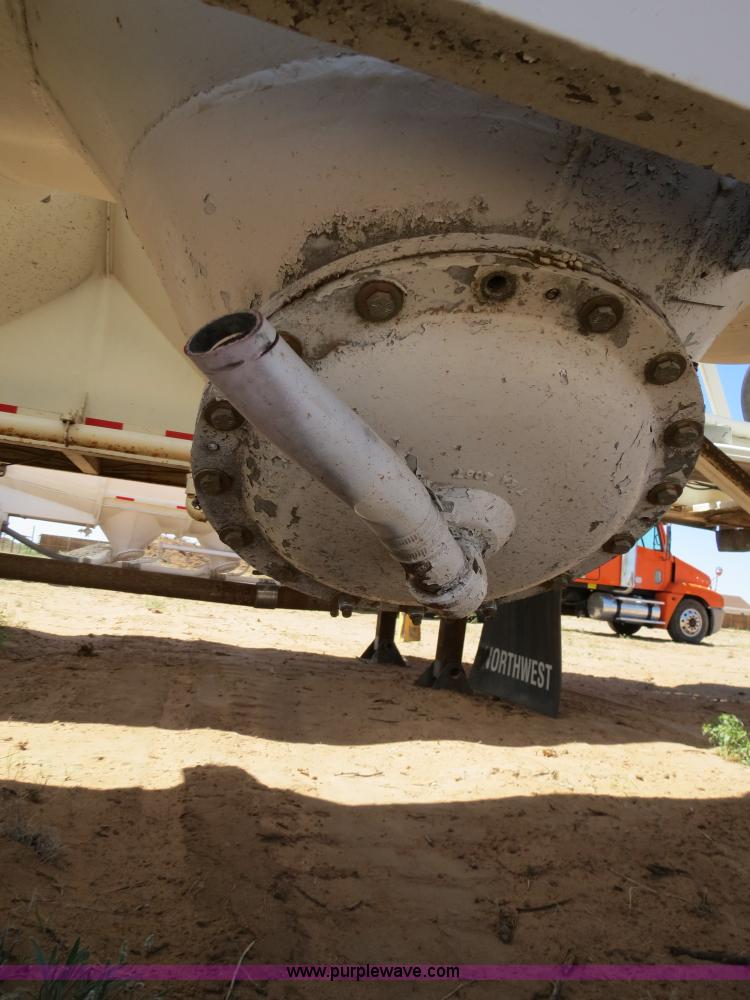 image for item B2298 1965 Fruehauf 40' aluminum pneumatic dry bulk trailer