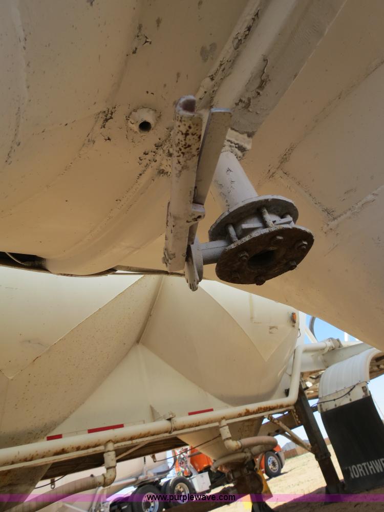 image for item B2298 1965 Fruehauf 40' aluminum pneumatic dry bulk trailer