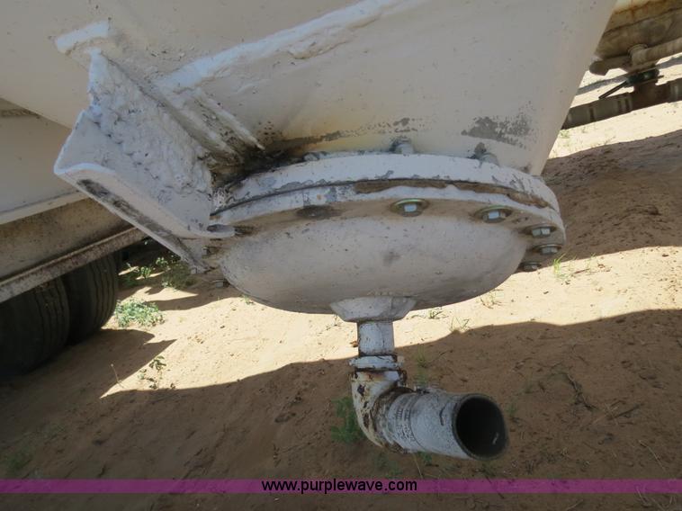 image for item B2298 1965 Fruehauf 40' aluminum pneumatic dry bulk trailer