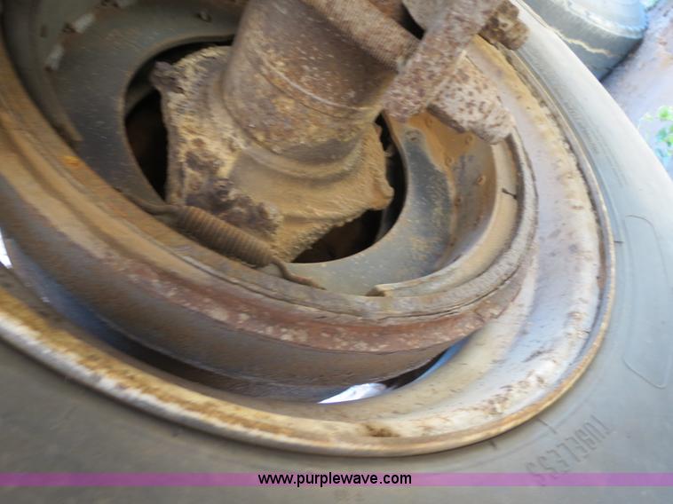 image for item B2298 1965 Fruehauf 40' aluminum pneumatic dry bulk trailer