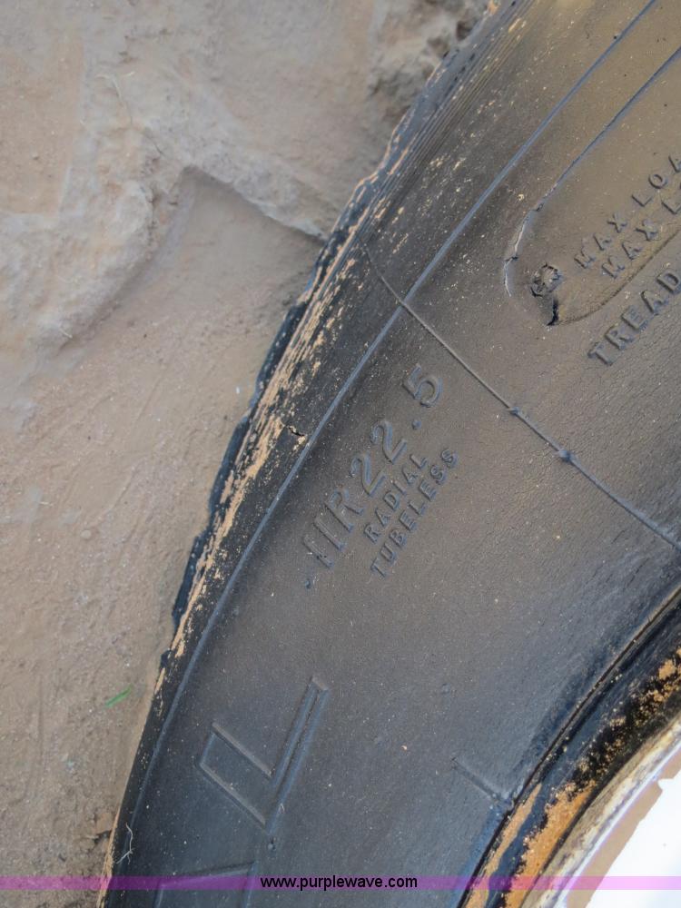 image for item B2298 1965 Fruehauf 40' aluminum pneumatic dry bulk trailer