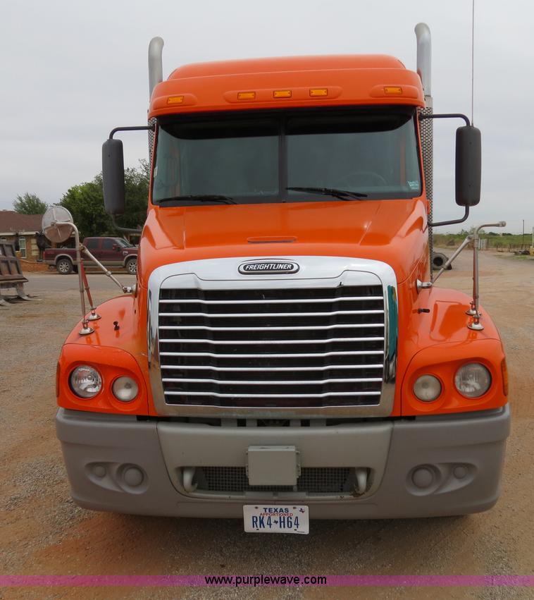 image for item B2299 2005 Freightliner Century Class S/T semi truck