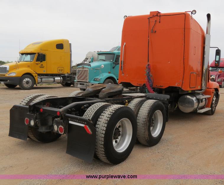 image for item B2299 2005 Freightliner Century Class S/T semi truck