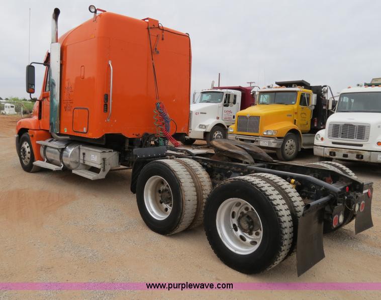 image for item B2299 2005 Freightliner Century Class S/T semi truck