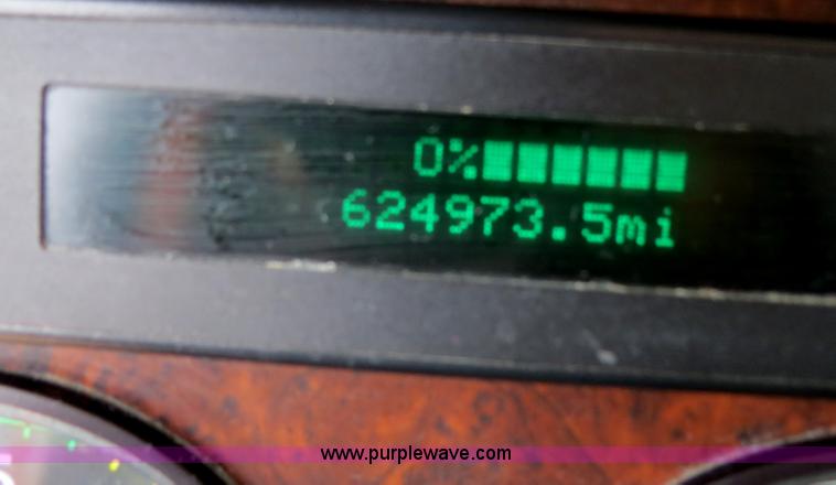 image for item B2299 2005 Freightliner Century Class S/T semi truck