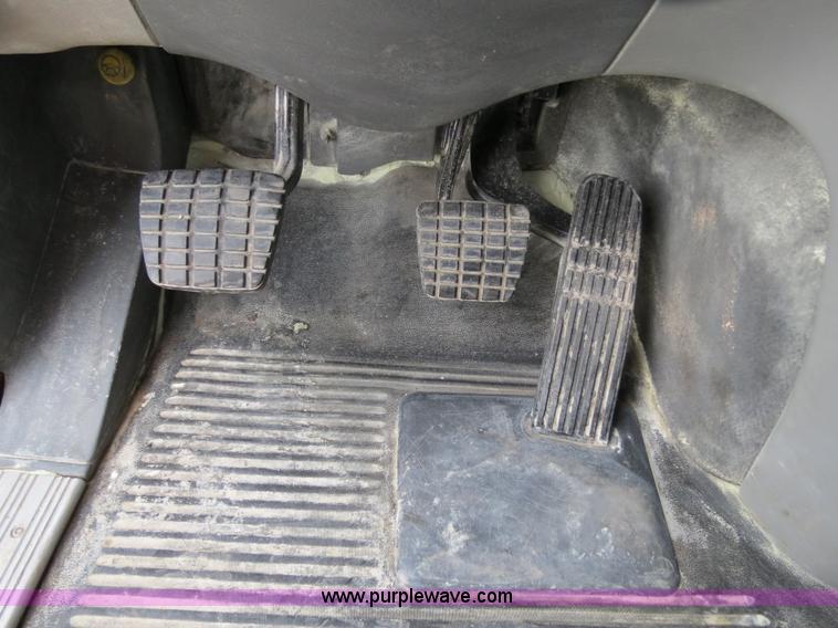 image for item B2299 2005 Freightliner Century Class S/T semi truck