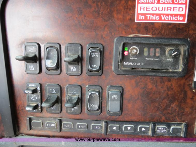 image for item B2299 2005 Freightliner Century Class S/T semi truck