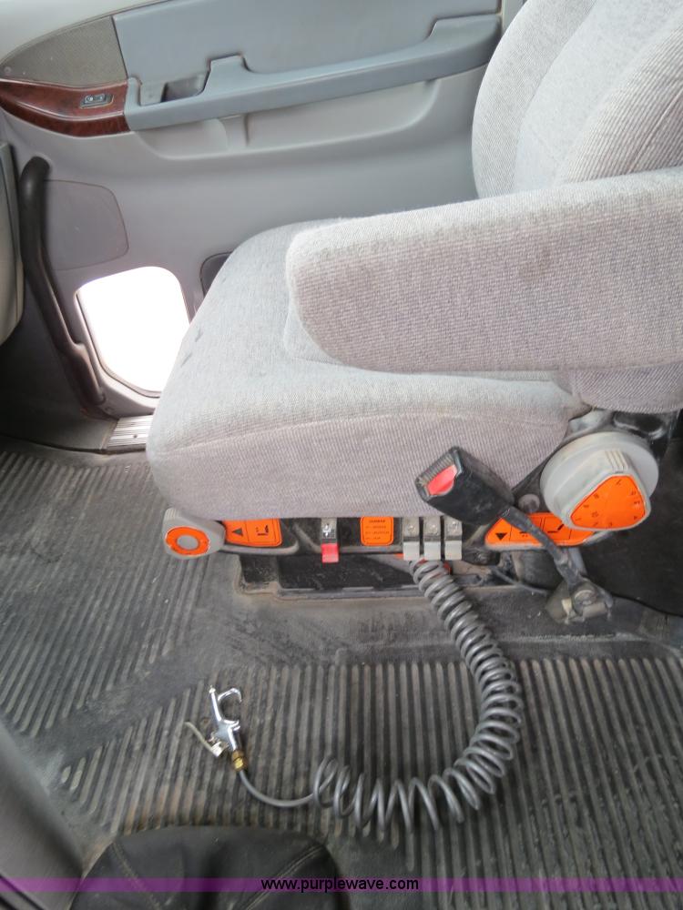 image for item B2299 2005 Freightliner Century Class S/T semi truck