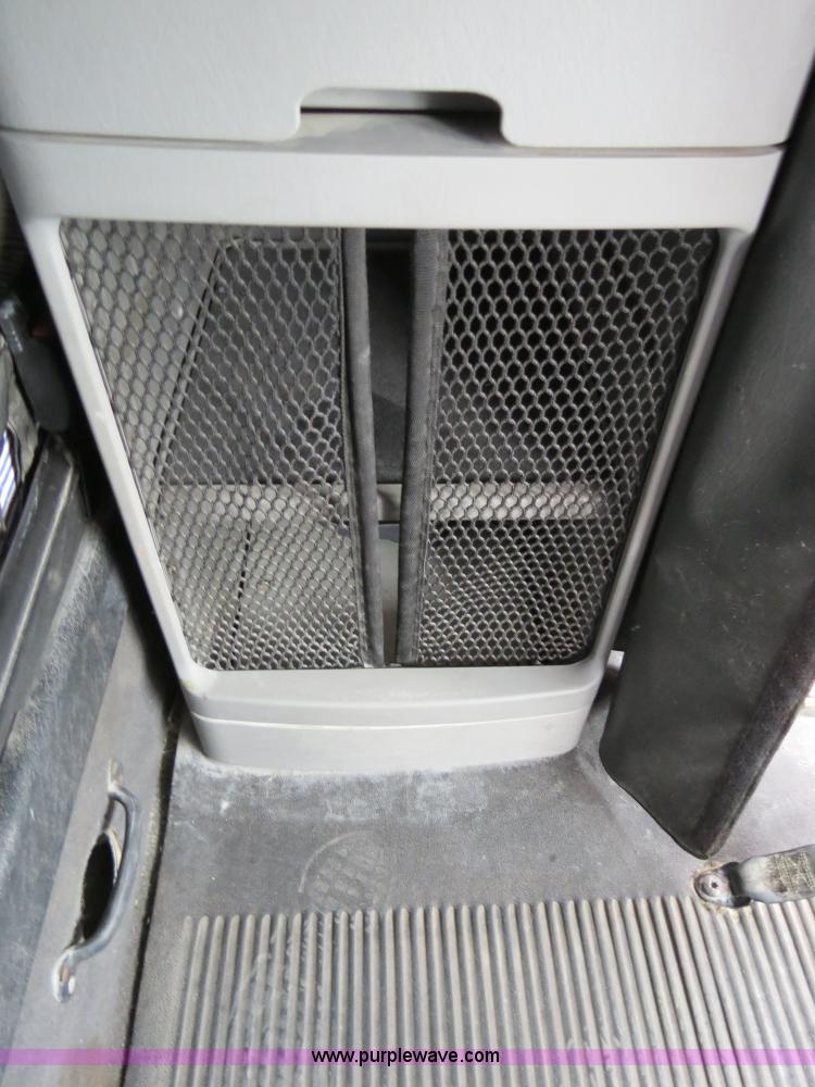 image for item B2299 2005 Freightliner Century Class S/T semi truck