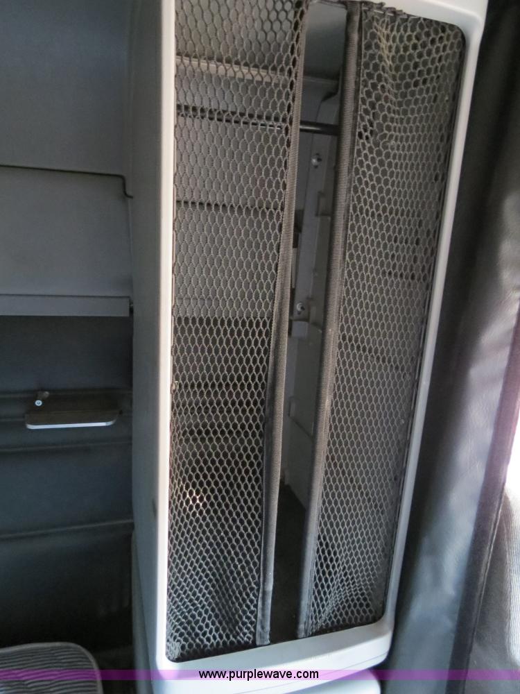 image for item B2299 2005 Freightliner Century Class S/T semi truck