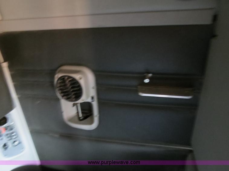 image for item B2299 2005 Freightliner Century Class S/T semi truck