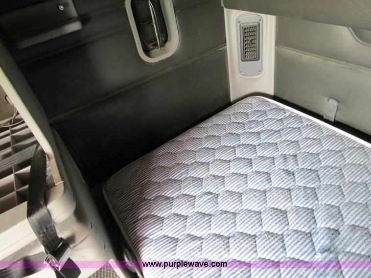 image for item B2299 2005 Freightliner Century Class S/T semi truck