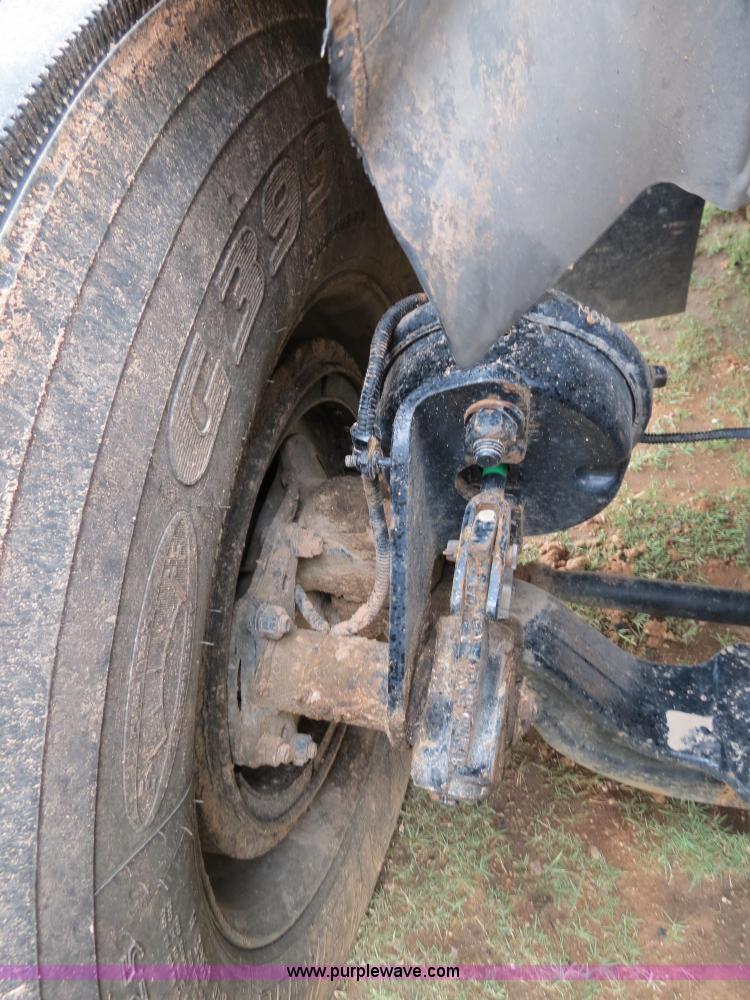 image for item B2299 2005 Freightliner Century Class S/T semi truck