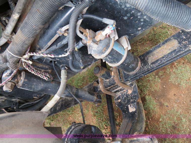 image for item B2299 2005 Freightliner Century Class S/T semi truck