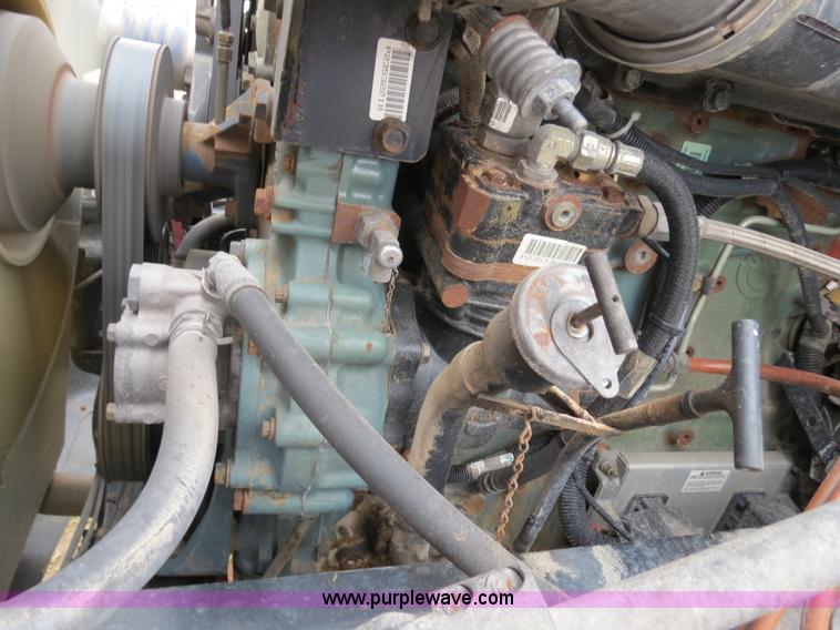 image for item B2299 2005 Freightliner Century Class S/T semi truck