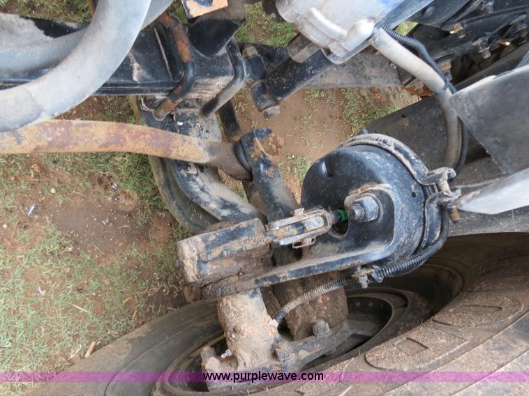 image for item B2299 2005 Freightliner Century Class S/T semi truck