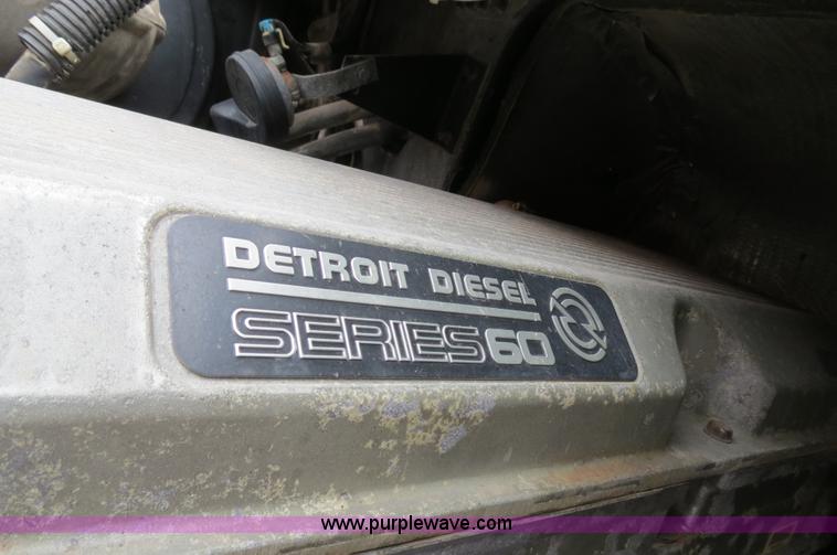 image for item B2299 2005 Freightliner Century Class S/T semi truck