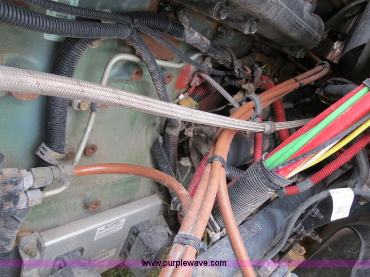 image for item B2299 2005 Freightliner Century Class S/T semi truck