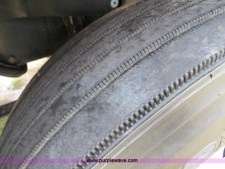 image for item B2299 2005 Freightliner Century Class S/T semi truck