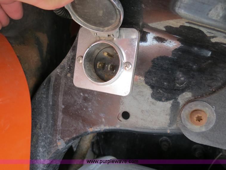 image for item B2299 2005 Freightliner Century Class S/T semi truck